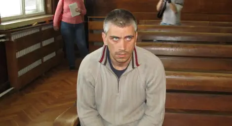 Съдебната ваканция отложи присъдата на бащата-убиец Пламен Съдебната ваканция отложи присъдата на бащата-убиец Пламен