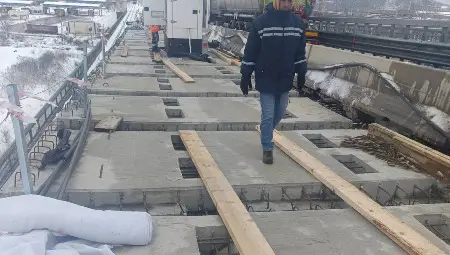 Временно спрени са строителните дейности в българския участък  на Дунав мост, това обаче няма да доведе до забавяне на ремонта