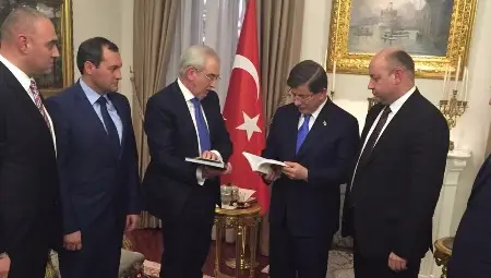 Местан се срещна с премиера на Турция Ахмет Давутоглу