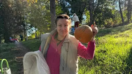 Божичен организира парад на тиквените фенери Божичен организира парад на тиквените фенери