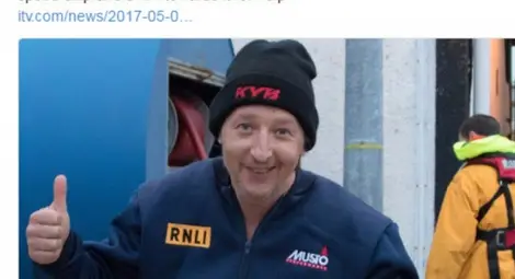 Българин плува 11 часа в ледени води, за да се спаси и успя Българин плува 11 часа в ледени води, за да се спаси и успя