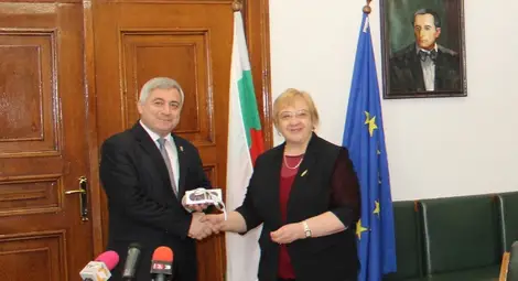 Ректорът на РУ и председателят на Общото събрание в различни президентски лагери