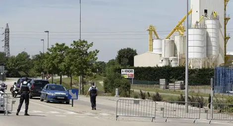 Зловеща версия: Атентаторът в завода предварително си е донесъл обезглавения труп