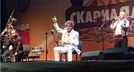 10 хиляди пяха "Калашников" с Горан Брегович край Лясковец 