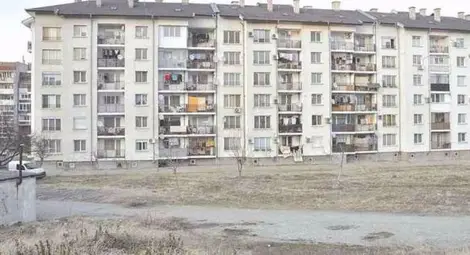 Наематели заключват общинското жилище и заминават за чужбина