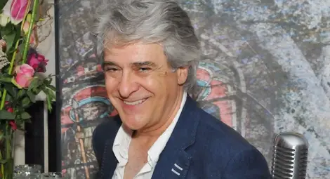 Орлин Горанов пее предколедно заедно с русенския Биг Бенд