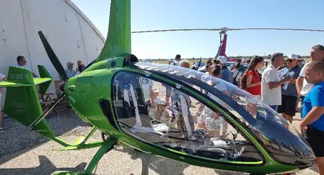 Фигури от висшия пилотаж и зрелищна въздушна акробатика на летището в Щръклево