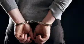 Крадецът с изпуснатите яке и ръкавици хванат за часове