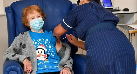 Първите ваксини бяха за 90-годишна и Шекспир, какво се промени за година?