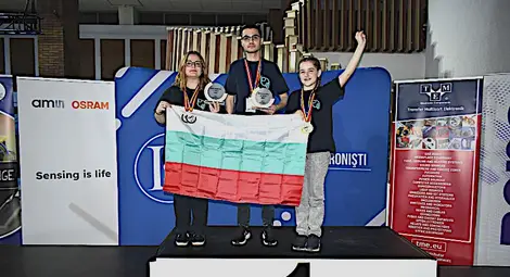 Русенско трио донесе триумф за България на най-голямото международно състезание по роботика