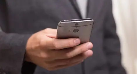 Европа предупреди да следим дали приложенията за COVID-19 застрашават личния ни живот