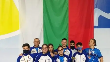 Стрелците с лък медалисти при мъжете и младите надежди Стрелците с лък медалисти при мъжете и младите надежди