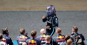 Хамилтън изравни рекорд на Сена