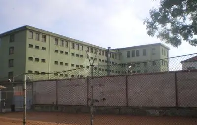 Двама затворници избягали от "Житарово" през дупка в оградата