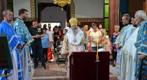 Митрополит Григорий служи в Поликрайще на празника на небесната закрилница на селото Света Марина /галерия/