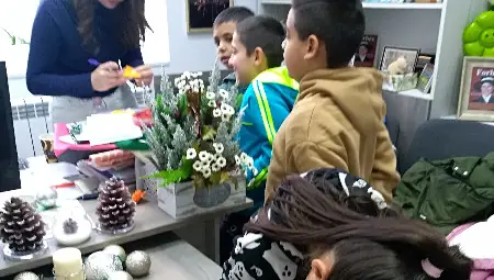 Добротворческата работилница събра кубратският клуб "Емпатия" и приятели в подготовка за пореден празник за малки пациенти във варненска болница Добротворческата работилница събра кубратският клуб "Емпатия" и приятели в подготовка за пореден празник за малки пациенти във варненска болница