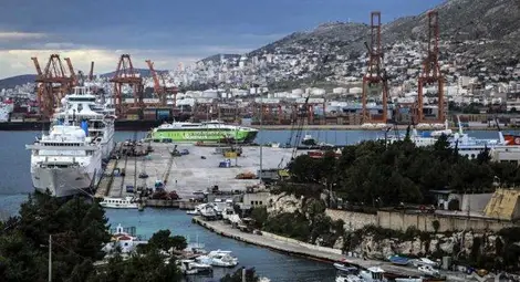 Гръцкият парламент продаде пристанището в Пирея за 368,5 милиона евро на Китай