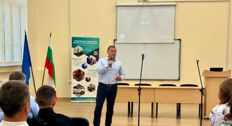 Пенчо Милков към младежи от три училища: Имате силата да създадете нова мода - тази на човечността и съпричастността