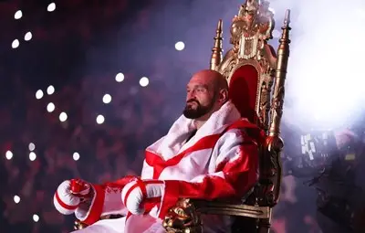 Тайсън Фюри брутално нокаутира Дилиан Уайт пред 94 000 на "Уембли"