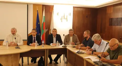 Напредък по направата на просеки в близост до електропроводите в Русенско, отчете областният управител Драгомир Драганов Напредък по направата на просеки в близост до електропроводите в Русенско, отчете областният управител Драгомир Драганов