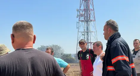 Критичната ситуация с пожара в Николово е овладяна, продължава гасенето в отделни участъци