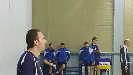 Треньорът Красимир Миронов вече е и уважаван волейсъдия Треньорът Красимир Миронов вече е и уважаван волейсъдия