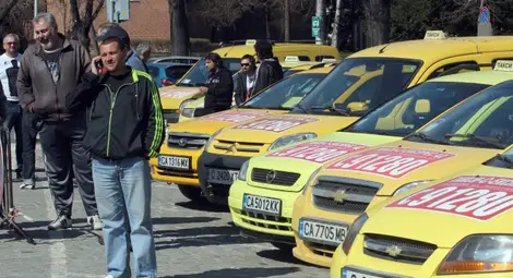 77 таксиметрови шофьори хванати без книжки 77 таксиметрови шофьори хванати без книжки