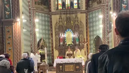 Католиците се  поздравиха с Великден