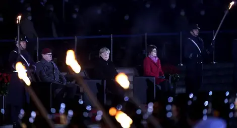 Германската армия изпрати Меркел с парад и пънк музика (СНИМКИ/ВИДЕО)