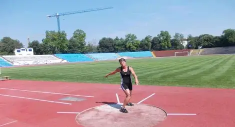 Атанаска скъсва със спорта едва на 23. И на 41 отново е в елита на Европа