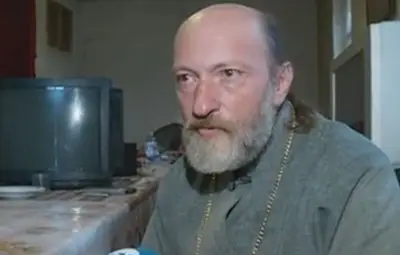 Игуменът на Кладнишкия манастир кръщава и венчава без пари, но плаща солено за това Игуменът на Кладнишкия манастир кръщава и венчава без пари, но плаща солено за това