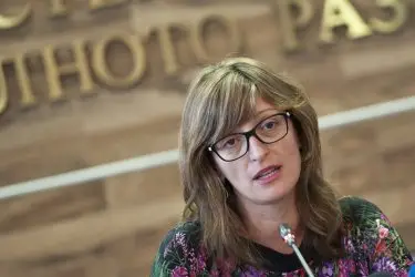 НЕК плаща с предимство на фирми, свързани с партии