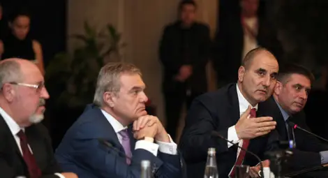 Политиическият елит обсъди референдума 