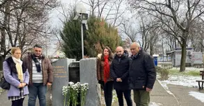 СДС и ВМРО почетоха жертвите на комунизма пред паметния знак на площад „Оборище“