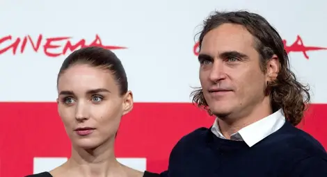 Любов извън шаблоните: Хоакин Финикс и Руни Мара