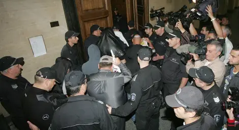 Ефективни присъди получиха пътни полицаи за вземане на подкуп