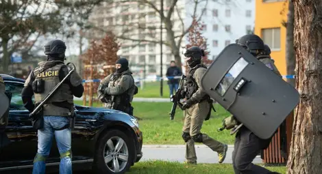 Шестима убити при стрелба в болница в Чехия