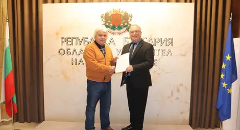 Николай Нанов получи поздравителен адрес от зам. областния управител на Русе Георги Георгиев за дългогодишната си обществена дейност и защитата на патриотични каузи Николай Нанов получи поздравителен адрес от зам. областния управител на Русе Георги Георгиев за дългогодишната си обществена дейност и защитата на патриотични каузи