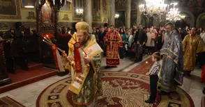 Митрополит Наум отслужи първа празнична литургия в „Св.Троица“