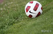 Любимец 13: Масажист два пъти изби топката от голлинията и спаси отбора си от поражение /видео/