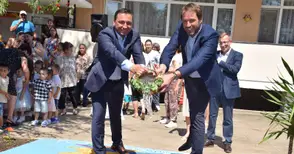 „Каолин“ подари напълно обновена площадка на децата в Глоджево