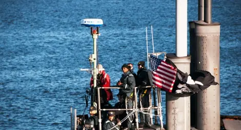 Най-секретната подводница на САЩ издигна пиратски флаг (ВИДЕО)