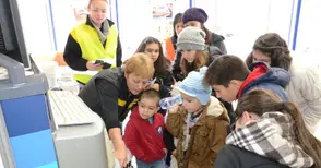 Две фирми показаха на децата къде работят мама и татко