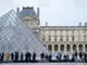 Лувърът в Париж е само частично отворен заради пореден ден на стачка на персонала