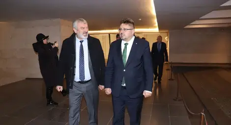 Делегация от България почете свързани с Освобождението на България места в румънския град Гюргево. Инициативата е свързана с предстоящото отбелязване на 150 години от Априлското въстание Делегация от България почете свързани с Освобождението на България места в румънския град Гюргево. Инициативата е свързана с предстоящото отбелязване на 150 години от Априлското въстание