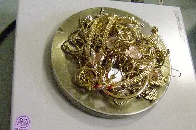 Тираджия чака бърза присъда за контрабанда на златни накити