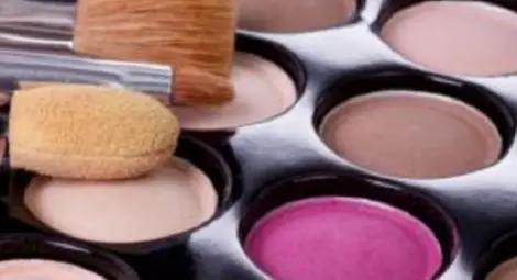 Опасно! Търсят в магазините канцерогенни сенки за очи с олово