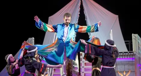 Рок, танго и кънтри омагьосват в мюзикъл на Андрю Лойд Уебър