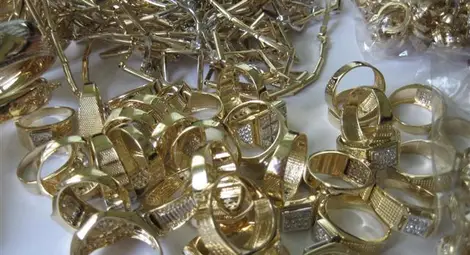 Над половин килограм златни бижута задържани на Капитан Андреево