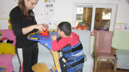 &bdquo;Живият труп&ldquo; Симо вече ходи на градина с дарена от русенци количка